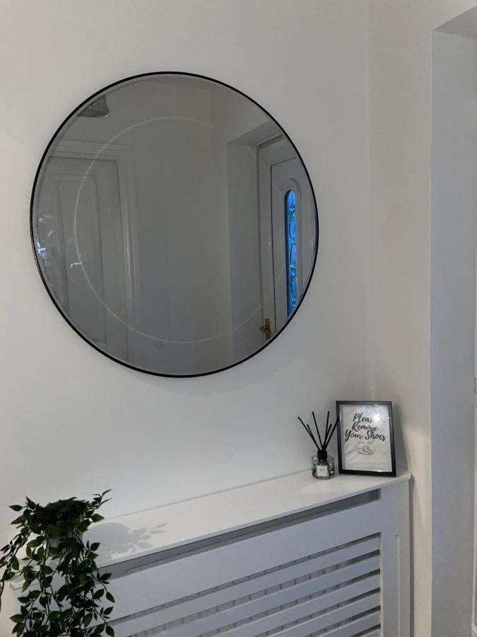 Modern 2 Bed House Cannock Perfect For Contractors Business Travellers Short Stays Driveway For 2 Vehicles Close To M6 M54 I54 A5 A38 Mcarthur Glen Designer Outlet Exteriér fotografie